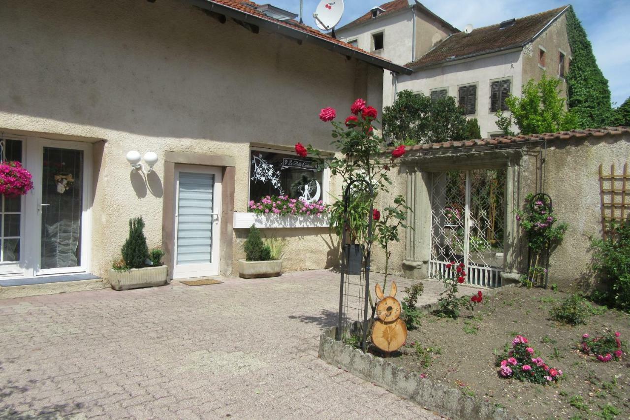 La Belle Endormie - Appartement A Fenetrange Kültér fotó